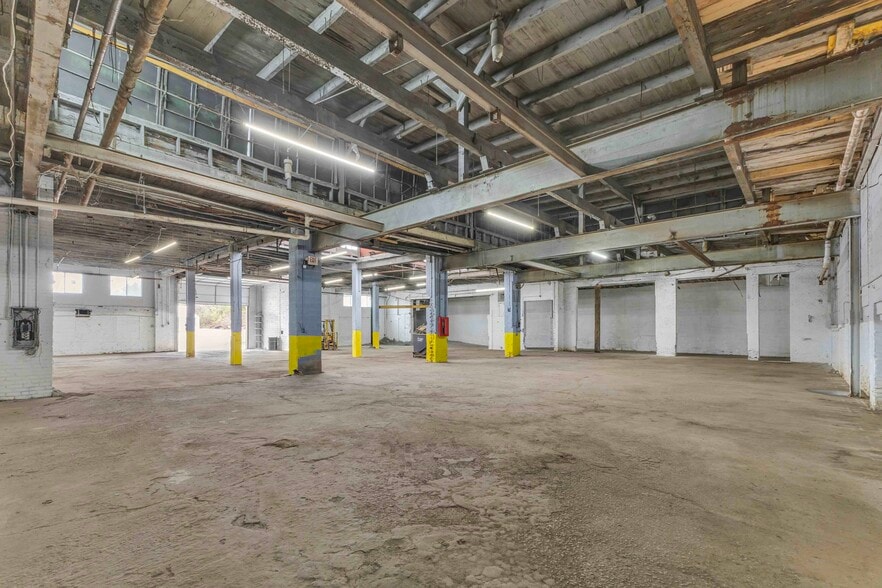 More Photos Of 7424 Bessemer Ave, Cleveland Warehouse For Sale