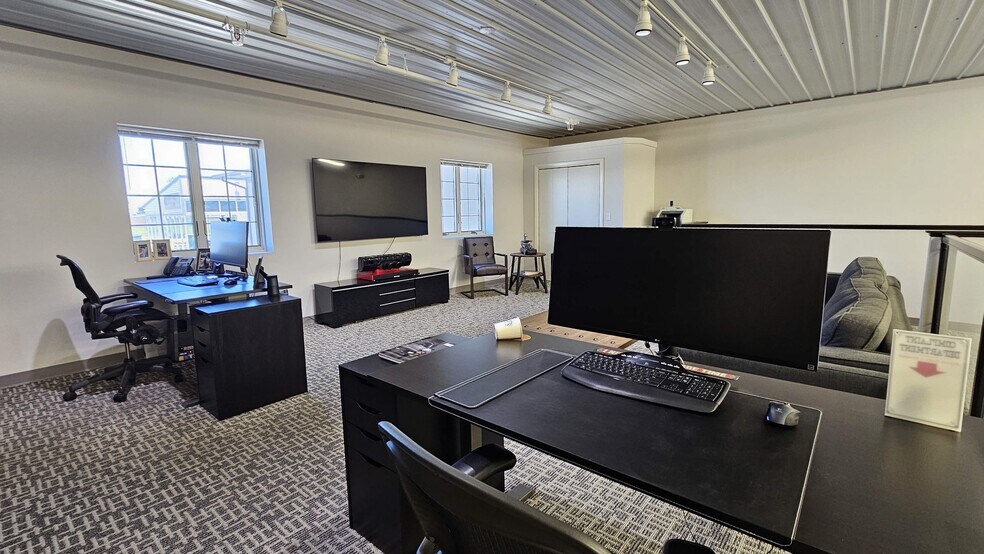 More Photos Of 2244 Ferry Rd, Naperville Flex For Sale