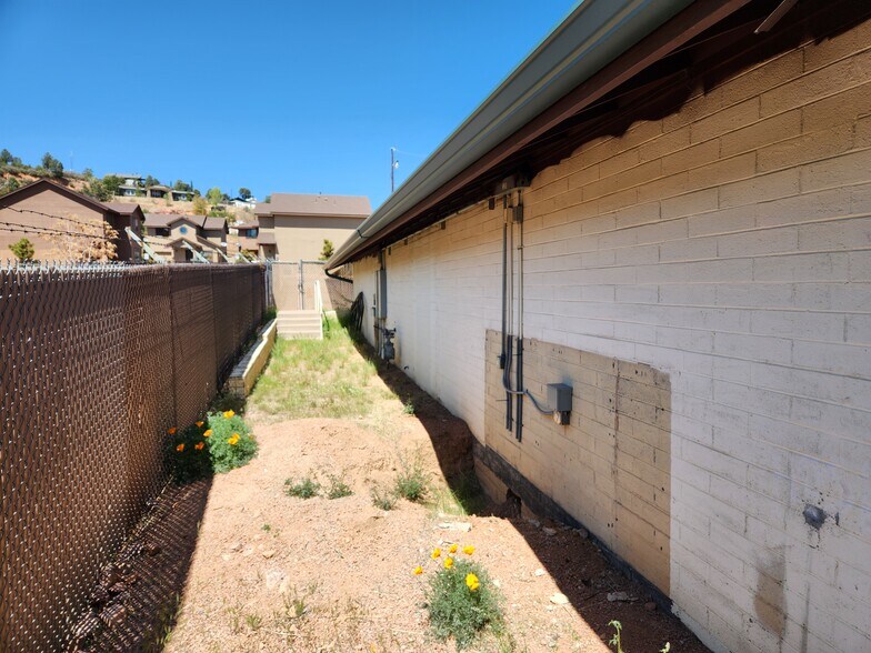 More Photos Of 704 S Meadow St, Payson Office For Sale