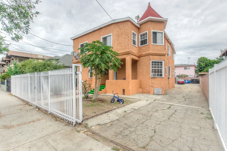 More Photos Of 1647 W 12th Pl, Los Angeles Apartments For Sale