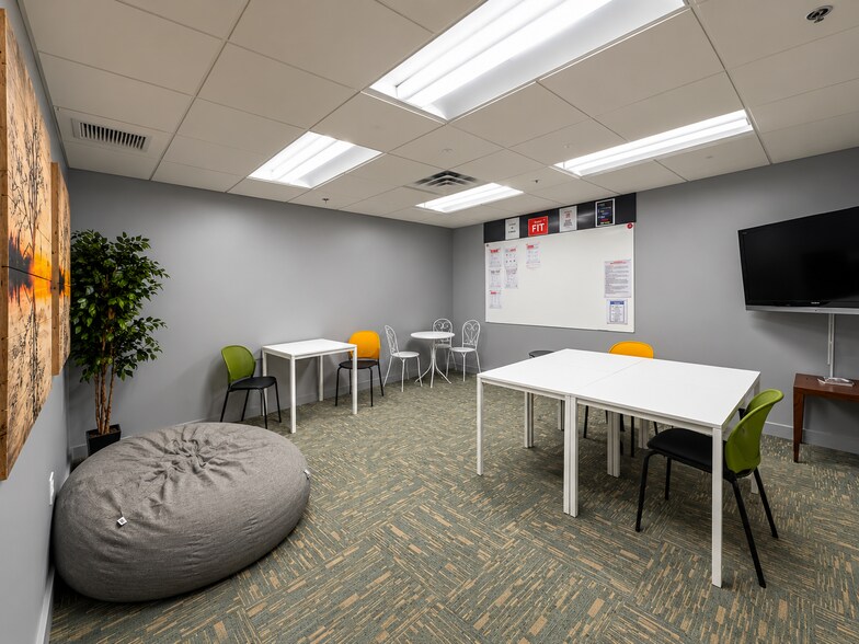 More Photos Of 2951 Pembroke Rd, Hollywood Office For Lease