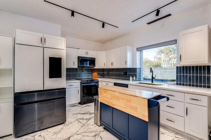 More Photos Of 1140 N Rosemont Blvd, Tucson Research And Development For Sale