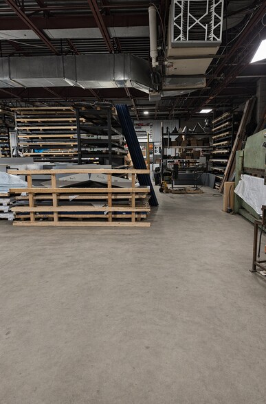 More Photos Of 30 Grenfell Cres, Ottawa Manufacturing For Lease