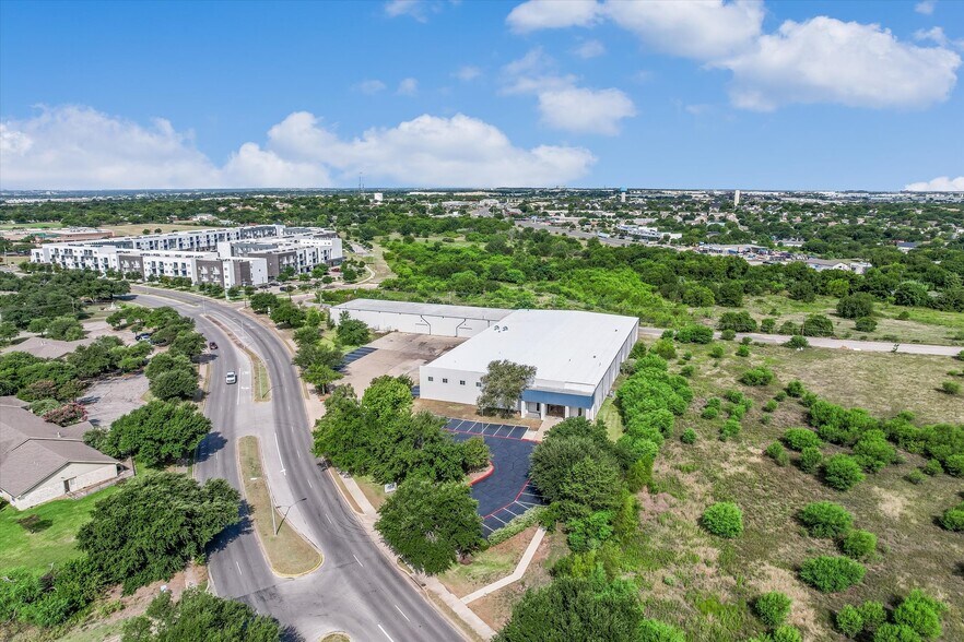 More Photos Of 400 S Heatherwilde Blvd, Pflugerville Manufacturing For Lease