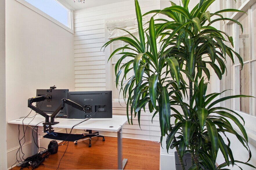 More Photos Of 5631 Magazine St, New Orleans Office For Sale