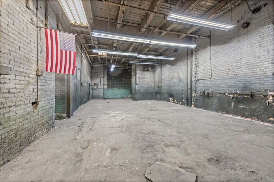 More Photos Of 4444 Lawton Ave, Detroit Warehouse For Sale