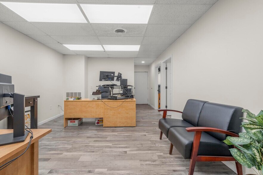 More Photos Of 276 Main St, Farmington Medical For Sale