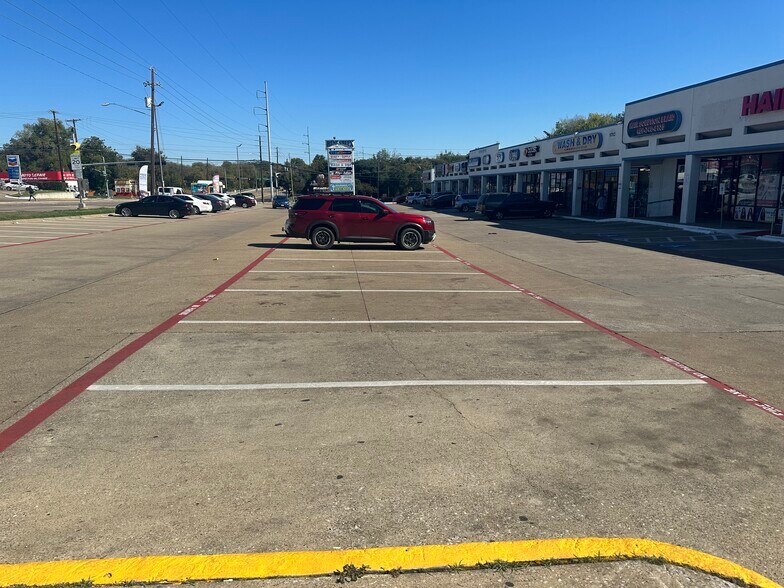 More Photos Of 9770-9798 Forest Ln, Dallas General Retail For Lease