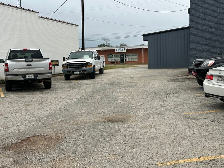 More Photos Of 105 S Main St, Quitman Storefront Retail Office For Sale