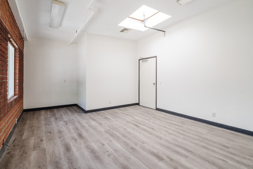 More Photos Of 8647 San Fernando Rd, Sun Valley Warehouse For Lease