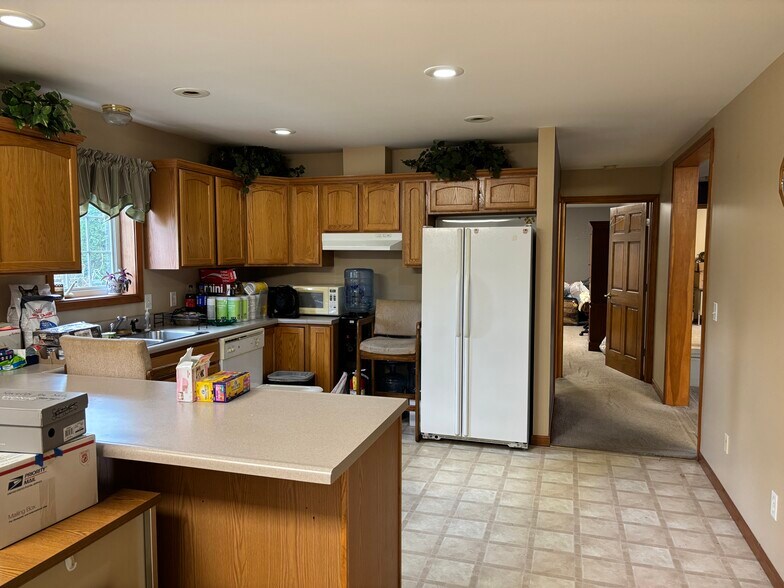 More Photos Of 621 S Grand Ave, Fowlerville Office Residential For Sale