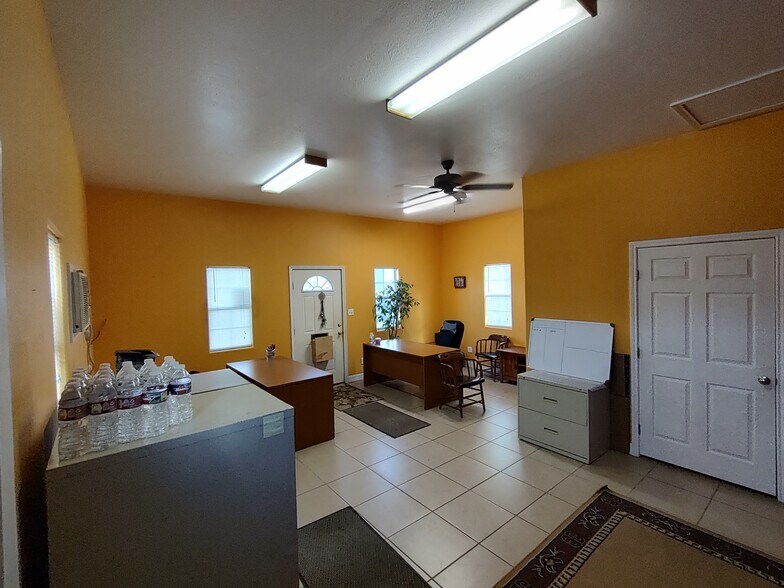 More Photos Of 4101 N Saint Marys St, Beeville Self Storage For Lease