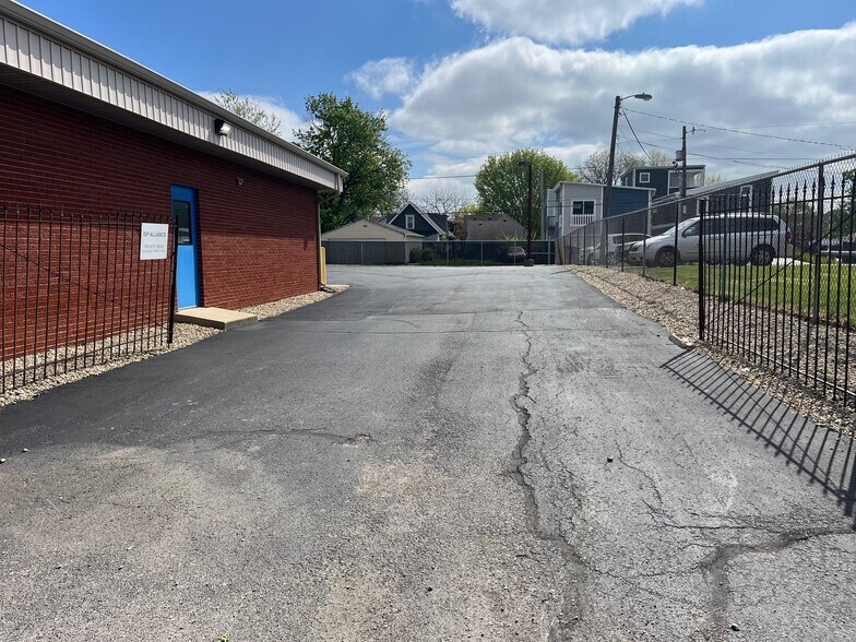 More Photos Of 1415 Shelby St, Indianapolis Office For Sale