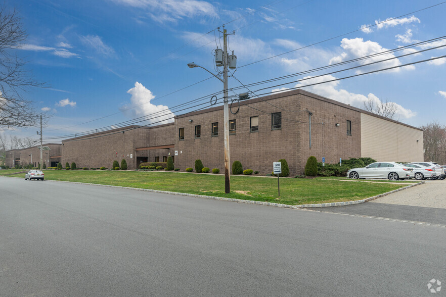 Primary Photo Of 36-52 Kulick Rd, Fairfield Warehouse For Lease