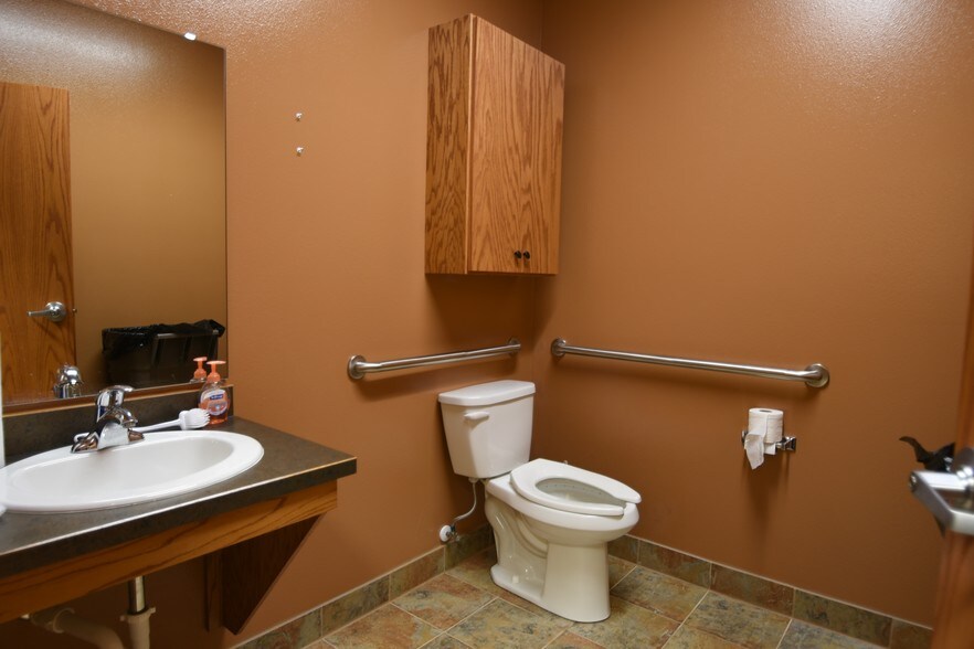 More Photos Of 4225 38th St S, Fargo Office For Lease