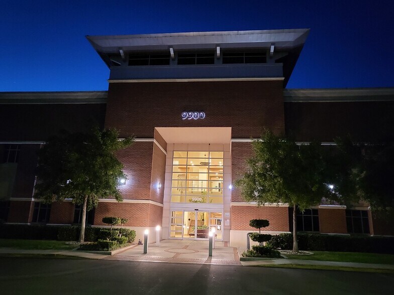 More Photos Of 9900 Stockdale Hwy, Bakersfield Medical For Sale