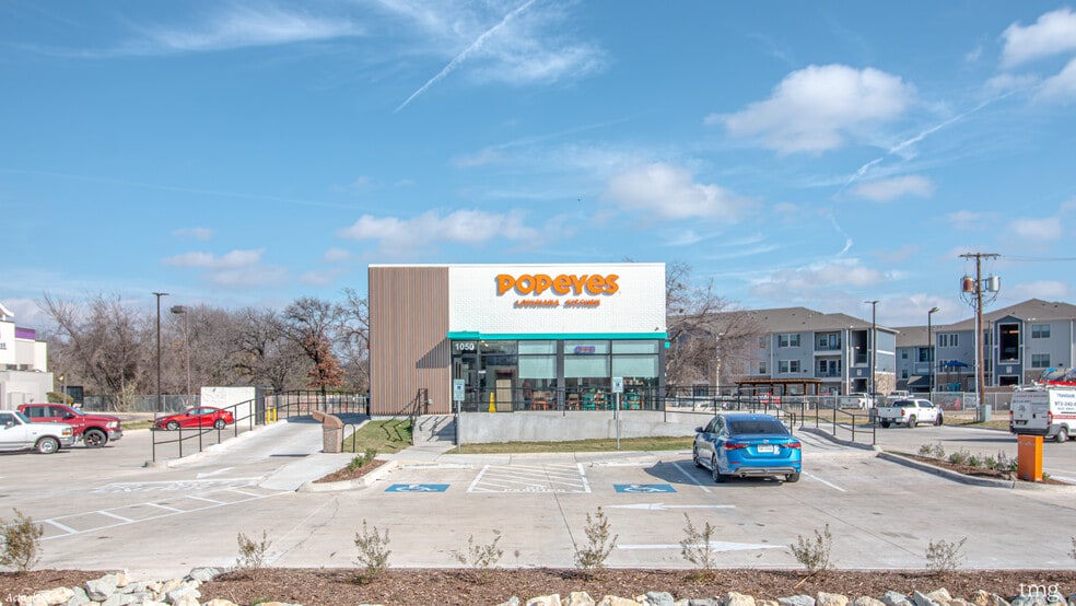 More Photos Of 1050 N Beach St, Fort Worth Restaurant For Sale