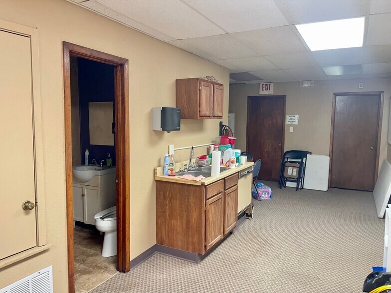 More Photos Of 408 E Loop 281, Longview Office For Lease