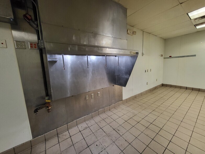 More Photos Of 648 S Neosho Blvd, Neosho Restaurant For Sale