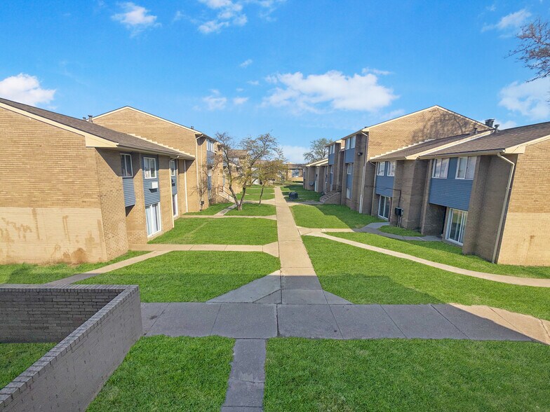 More Photos Of 806 Cherry St, Toledo Apartments For Sale