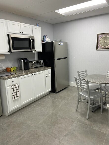 More Photos Of 1816 57th St, Sarasota Warehouse For Sale