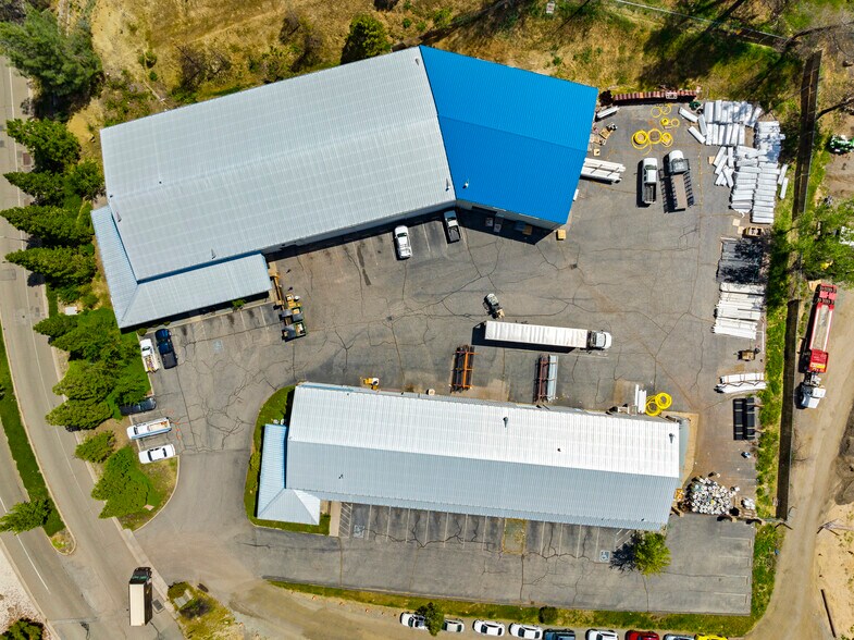 More Photos Of 819 Whispering Pines Ln, Grass Valley Warehouse For Lease