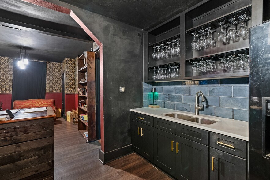 More Photos Of 312 E Tarpon Ave, Tarpon Springs Medical For Sale