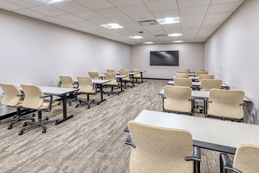 More Photos Of 350 S Northwest Hwy, Park Ridge Office For Lease