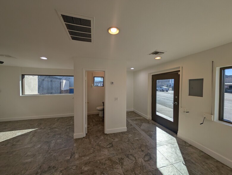 More Photos Of 1108 N Cave Creek Rd, Phoenix Storefront Retail Office For Sale
