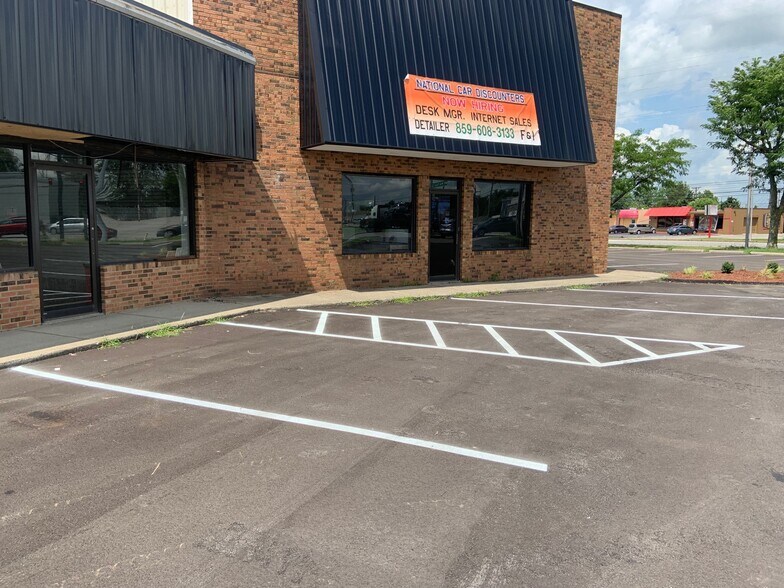 More Photos Of 2015 Family Cir, Lexington Freestanding For Lease
