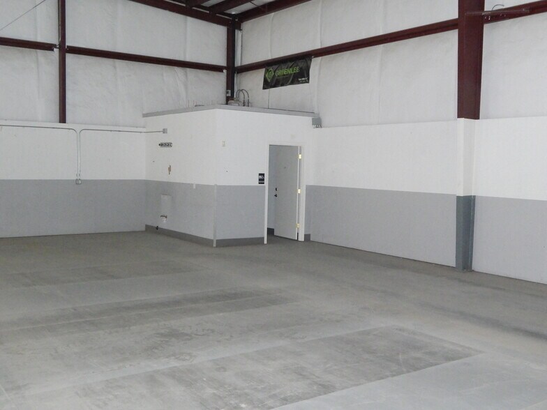 More Photos Of 239 Industrial Dr, Roseburg Warehouse For Lease