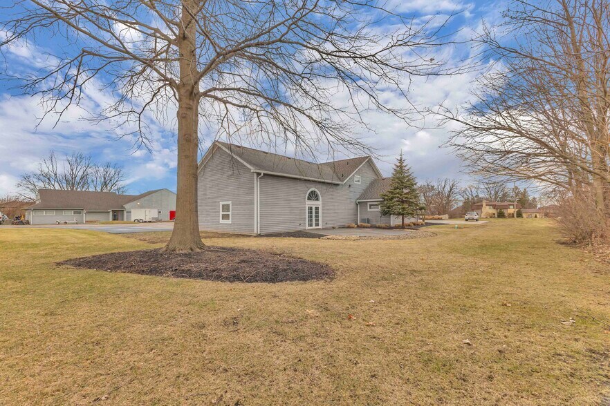 More Photos Of 14006 W Lake Rd, Vermilion Freestanding For Sale
