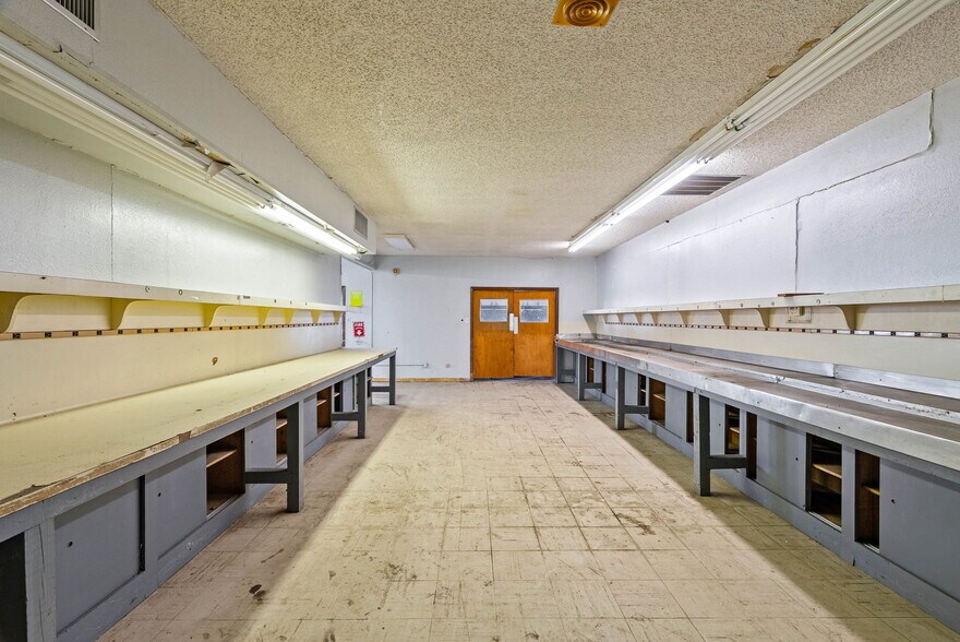 More Photos Of 3806 E Rio Grande St, Victoria Warehouse For Sale