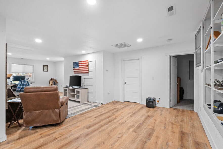 More Photos Of 105 Arcade, Lexington Apartments For Sale