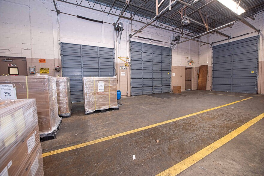 More Photos Of 2105 Production Dr, Louisville Manufacturing For Sale