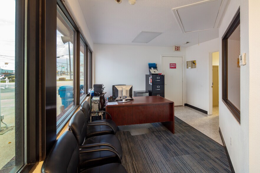 More Photos Of 1114 Spencer Hwy, South Houston Auto Dealership For Lease