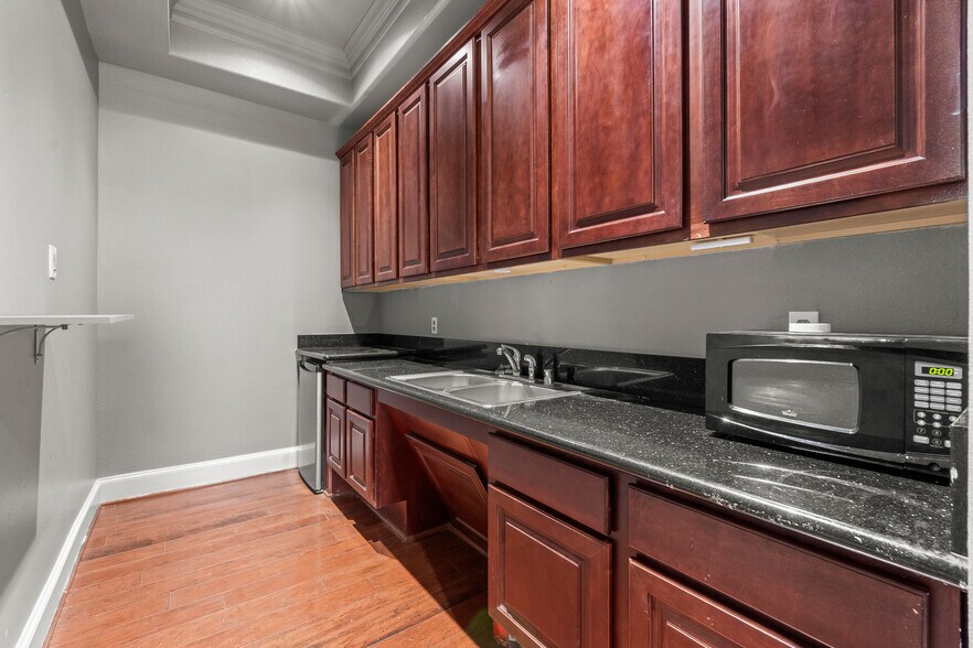 More Photos Of 25511 Budde Rd, The Woodlands Office For Lease