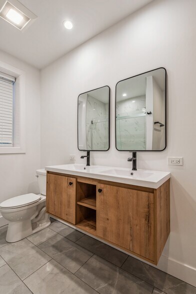 More Photos Of 1535 W Estes Ave, Chicago Multifamily For Sale