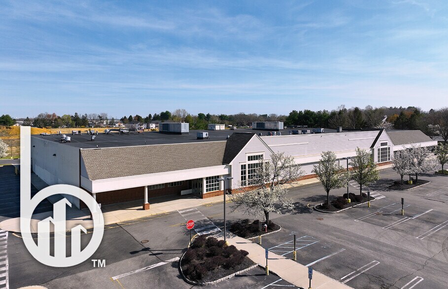 More Photos Of 24 Summerfield Blvd, Dayton Supermarket For Lease