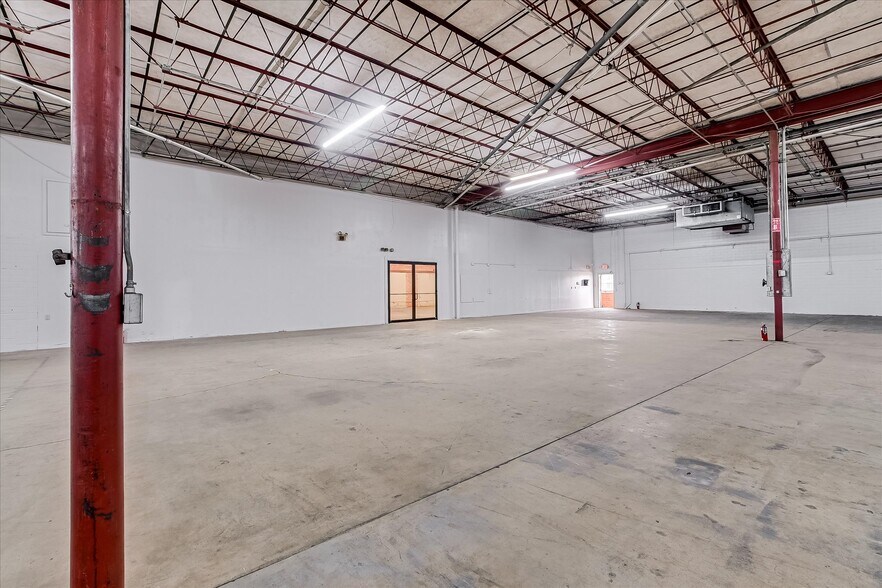More Photos Of 1734 Centennial Blvd, San Antonio Warehouse For Lease