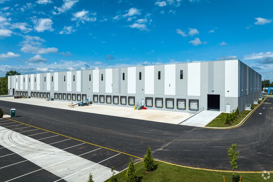 More Photos Of 1980 U.S. Route 1, North Brunswick Warehouse For Lease