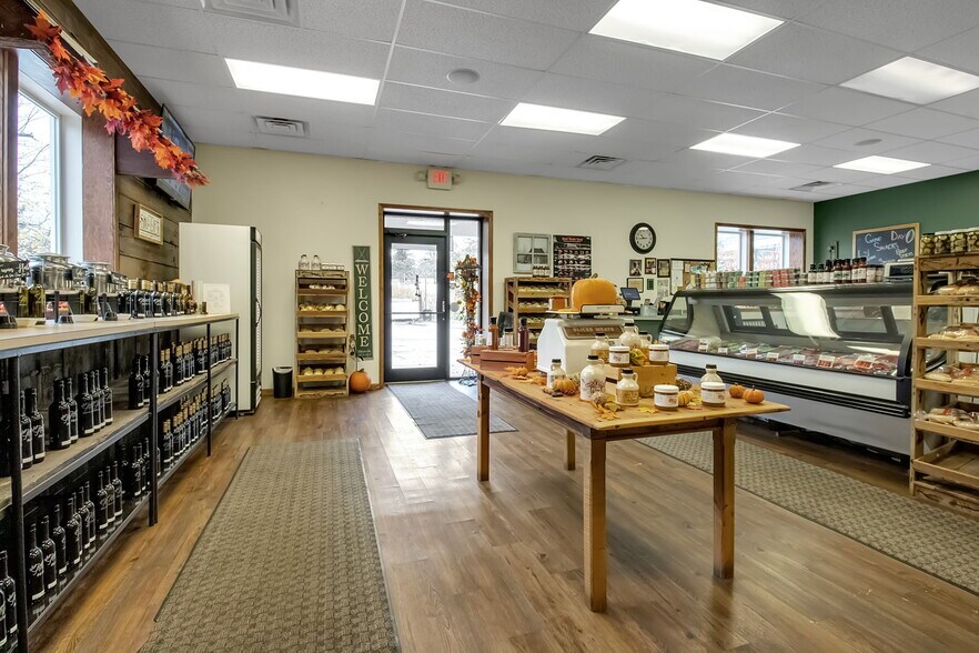 More Photos Of 38 Washington St, Ellicottville Storefront For Sale
