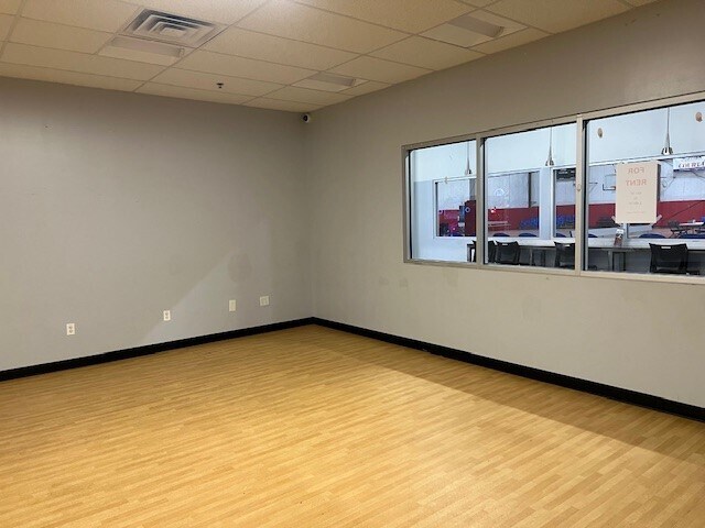 More Photos Of 150 Woodward Rd, Manalapan Township Sports And Entertainment For Lease