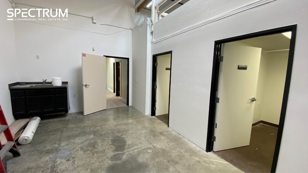 More Photos Of 26340 Diamond Pl, Santa Clarita Light Distribution For Lease