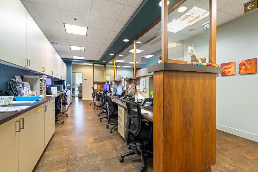 More Photos Of 905 Squalicum Way, Bellingham Flex For Sale