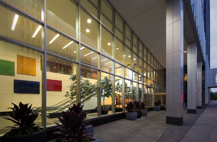 More Photos Of 250 Marquette Ave, Minneapolis Office For Lease