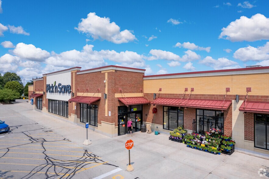 Primary Photo Of 2931 S Chicago Ave, South Milwaukee Supermarket For Lease