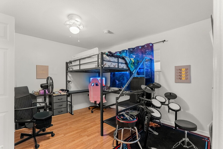 More Photos Of 1592 Jimmy Buffet Mem Hwy, Satellite Beach Office Residential For Sale