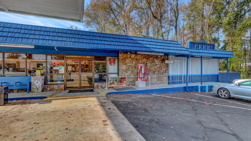 More Photos Of 7781 Highway 167 S, Sheridan Convenience Store For Lease