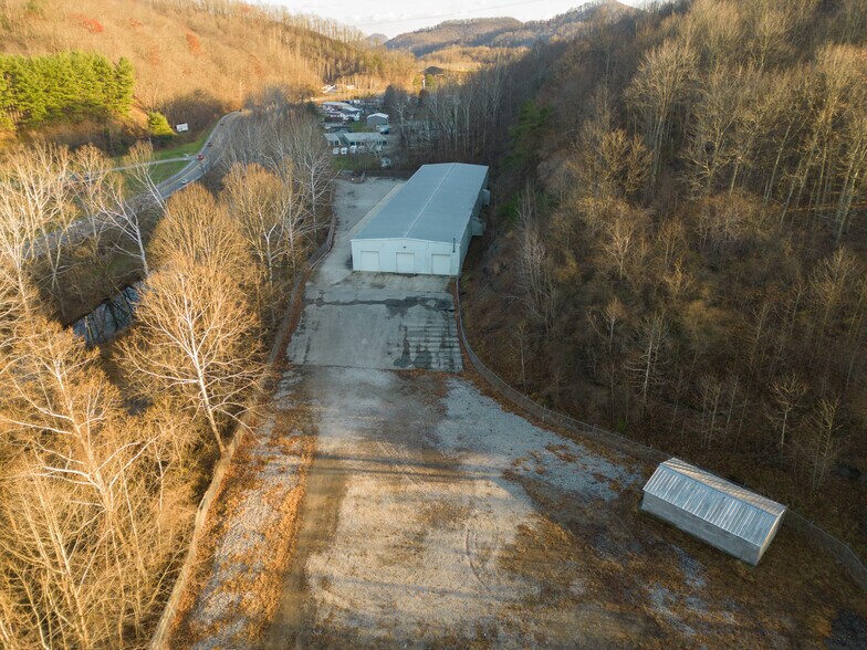 More Photos Of 376 Hope Station Rd, Weston Warehouse For Lease